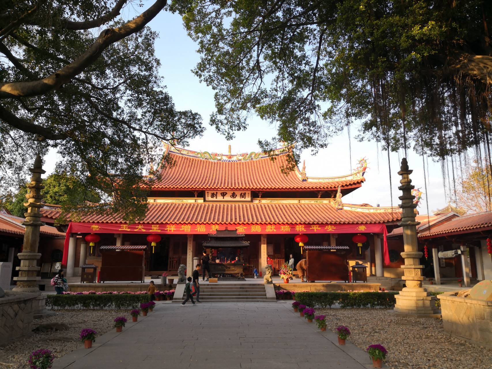 Side Image 2